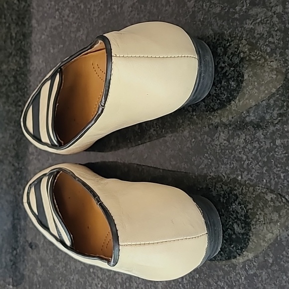 Naturalizer size 5 shoes - Picture 3 of 6